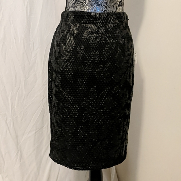 Forever 21 Dresses & Skirts - ✨50% OFF✨ NWT Forever 21 faux leather design skirt